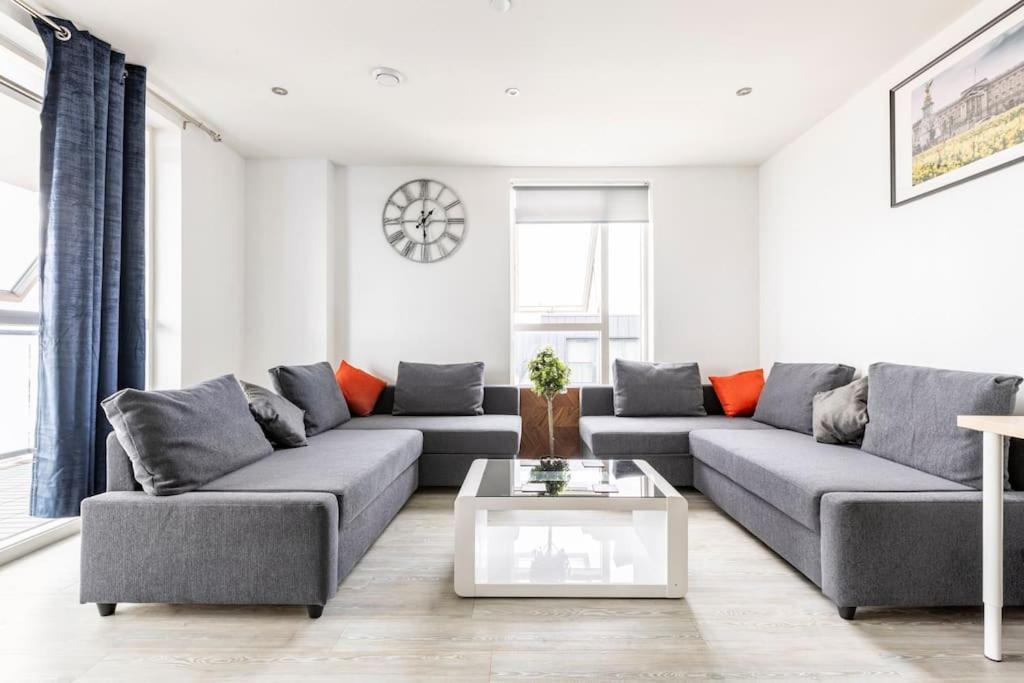 Stylish & Comfortable Top-Floor Flat In Harrow لندن المظهر الخارجي الصورة