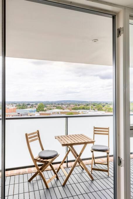 Stylish & Comfortable Top-Floor Flat In Harrow لندن المظهر الخارجي الصورة