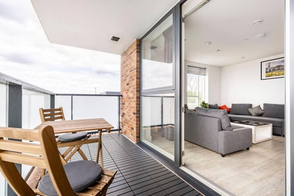 Stylish & Comfortable Top-Floor Flat In Harrow لندن المظهر الخارجي الصورة