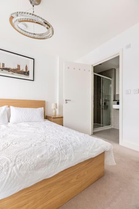Stylish & Comfortable Top-Floor Flat In Harrow لندن المظهر الخارجي الصورة